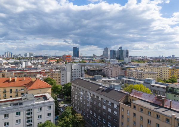 Veľký 3,5-izbový byt pri parku na Kmeťovom námestí, BA I