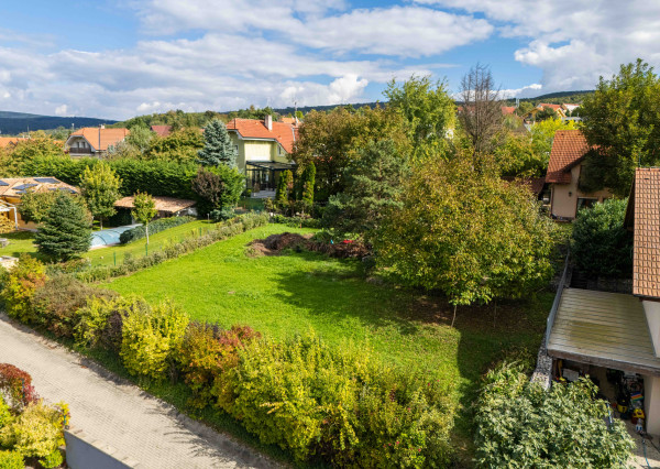 PREDANÉ, STAVEBNÝ POZEMOK 683m2 v tichej časti ZB.