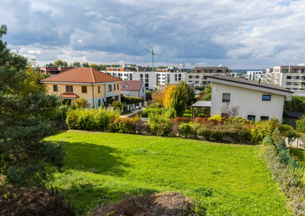 PREDANÉ, STAVEBNÝ POZEMOK 683m2 v tichej časti ZB.