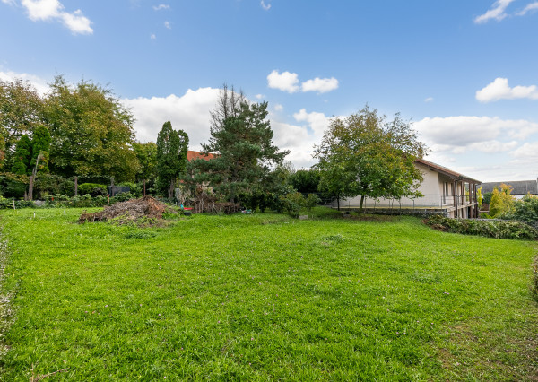 PREDANÉ, STAVEBNÝ POZEMOK 683m2 v tichej časti ZB.