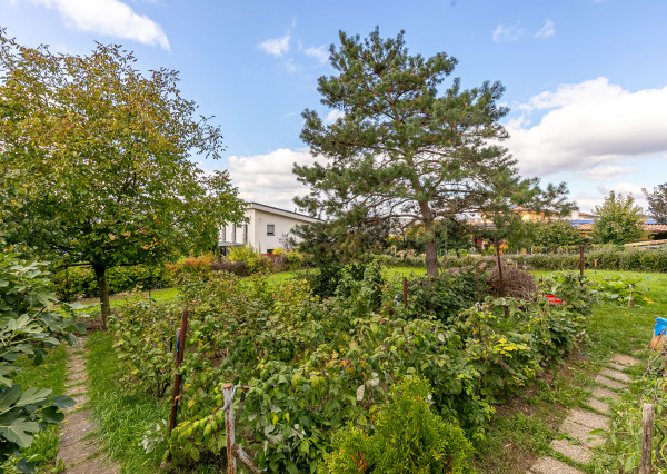 PREDANÉ, STAVEBNÝ POZEMOK 683m2 v tichej časti ZB.