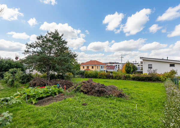 PREDANÉ, STAVEBNÝ POZEMOK 683m2 v tichej časti ZB.