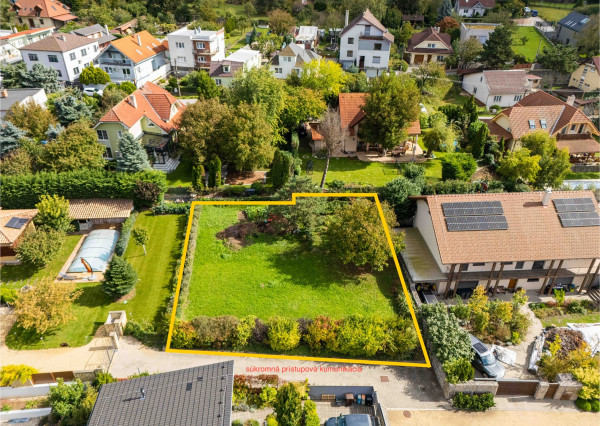 PREDANÉ, STAVEBNÝ POZEMOK 683m2 v tichej časti ZB.