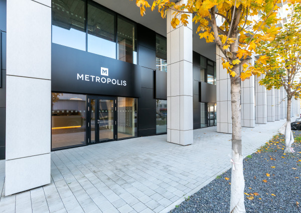 Úplne NOVÝ zariadený 3 izb.byt METROPOLIS + parking, pivnica.