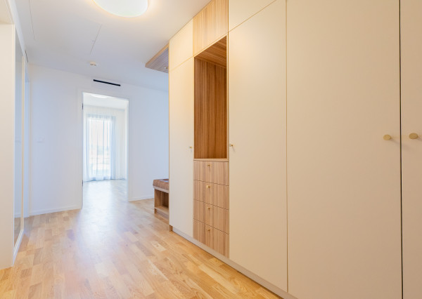 Úplne NOVÝ zariadený 3 izb.byt METROPOLIS + parking, pivnica.