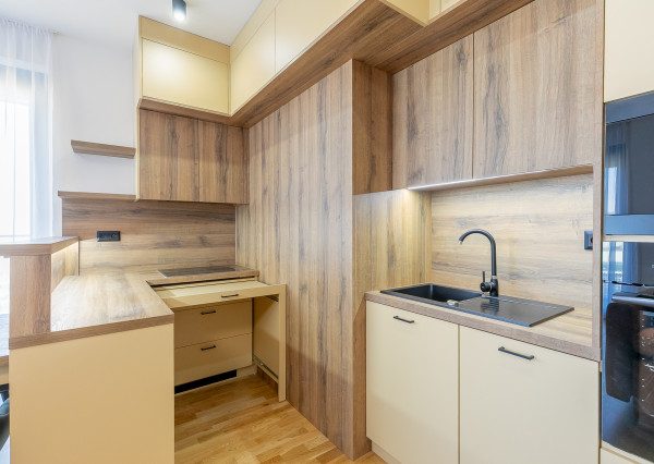 Úplne NOVÝ zariadený 3 izb.byt METROPOLIS + parking, pivnica.