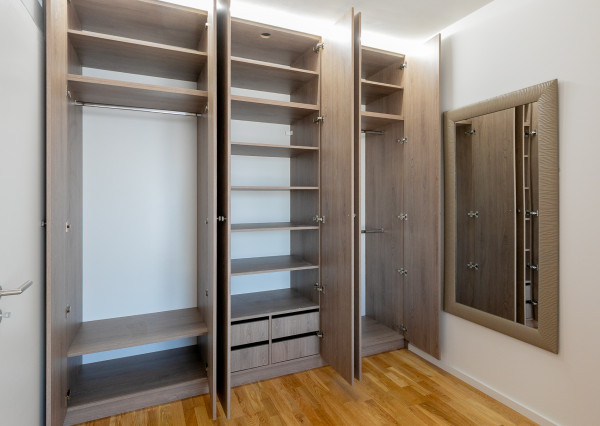 Úplne NOVÝ zariadený 3 izb.byt METROPOLIS + parking, pivnica.