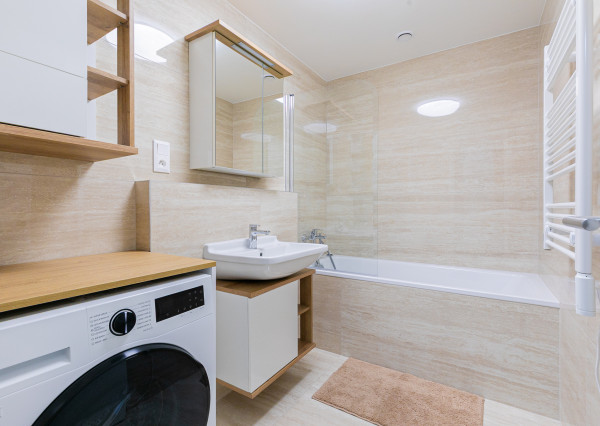 Úplne NOVÝ zariadený 3 izb.byt METROPOLIS + parking, pivnica.