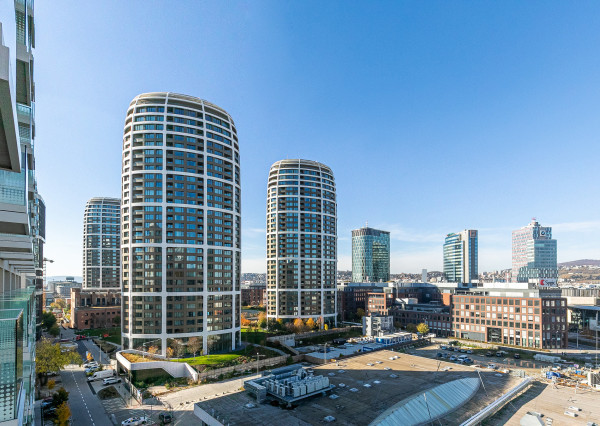 Úplne NOVÝ zariadený 3 izb.byt METROPOLIS + parking, pivnica.