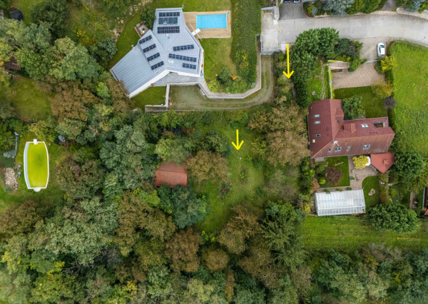 STAVEBNÝ POZEMOK 966m2 v slepej ul.Nevská-pod Strmým vŕškom.