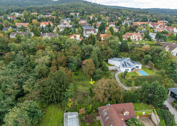 STAVEBNÝ POZEMOK 966m2 v slepej ul.Nevská-pod Strmým vŕškom.