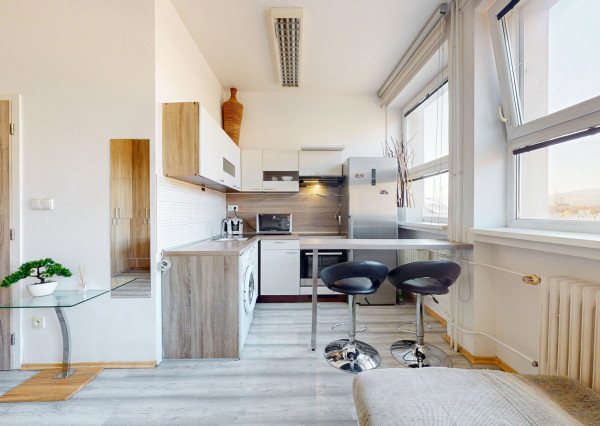 Predaj - moderne zariadená garzónka – Stará Vajnorská BA III