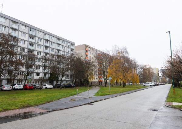 Svetlý 2-izbový byt po rekonštrukcii v Ružinove – Jašíková