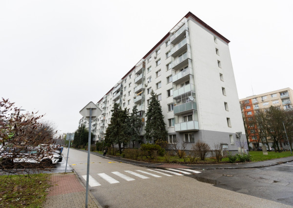 Svetlý 2-izbový byt po rekonštrukcii v Ružinove – Jašíková