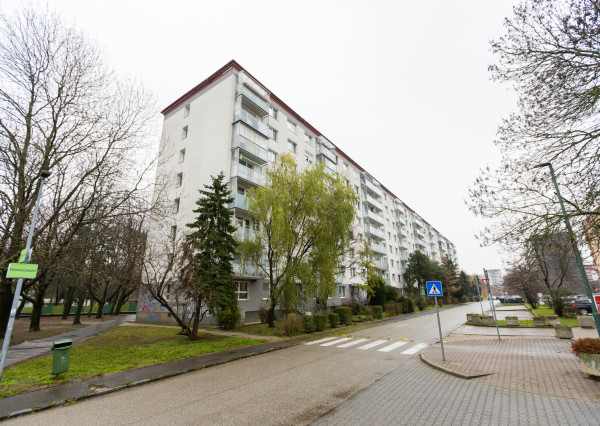 Svetlý 2-izbový byt po rekonštrukcii v Ružinove – Jašíková