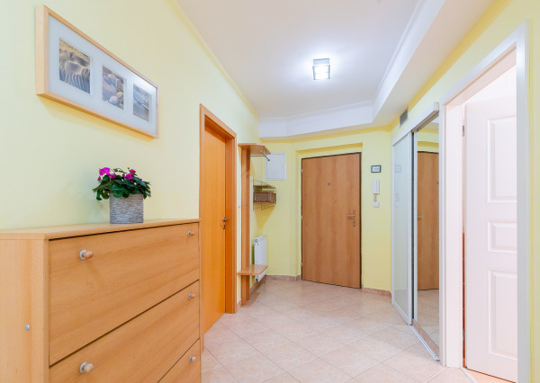 PRIESTRANNÝ 3 izb.byt, garáž, klimatizácia v TOP časti BA IV