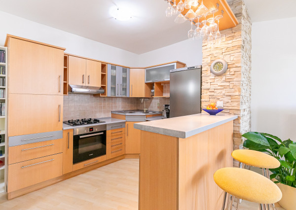 PRIESTRANNÝ 3 izb.byt, garáž, klimatizácia v TOP časti BA IV