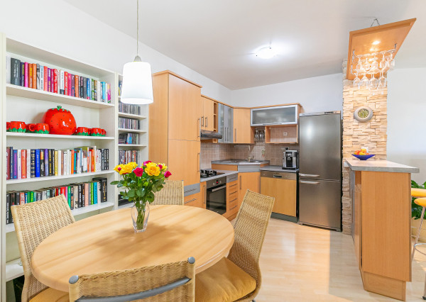 PRIESTRANNÝ 3 izb.byt, garáž, klimatizácia v TOP časti BA IV