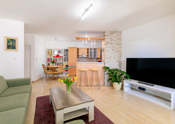 PRIESTRANNÝ 3 izb.byt, garáž, klimatizácia v TOP časti BA IV