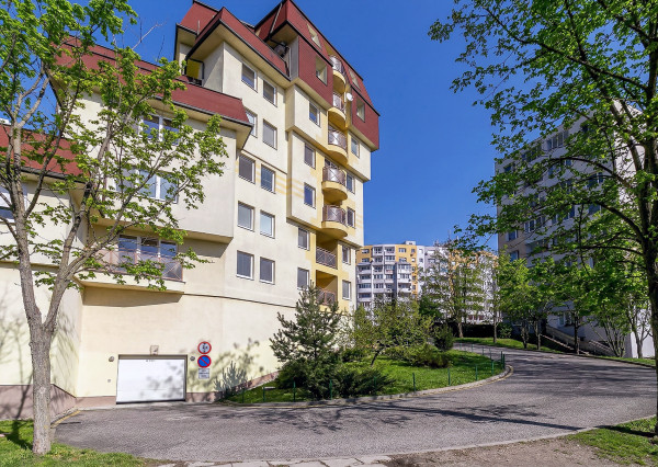 PRIESTRANNÝ 3 izb.byt, garáž, klimatizácia v TOP časti BA IV