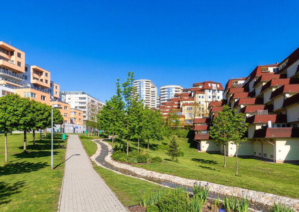 PRIESTRANNÝ 3 izb.byt, garáž, klimatizácia v TOP časti BA IV