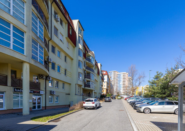 PRIESTRANNÝ 3 izb.byt, garáž, klimatizácia v TOP časti BA IV