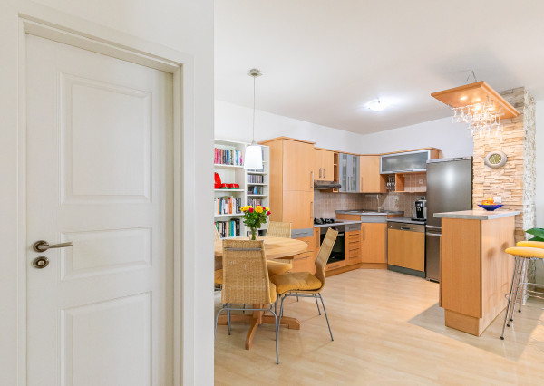 PRIESTRANNÝ 3 izb.byt, garáž, klimatizácia v TOP časti BA IV