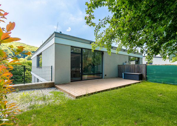 NOVOSTAVBA-5 izb.mezonet 165 m2,kompletne zariadený+ZÁHRADKA.