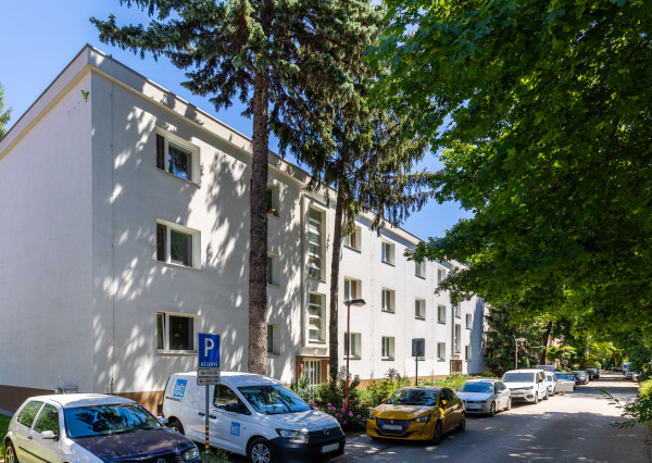 3 izb.byt v TEHLOVOM BYTOVOM DOME so ZÁHRADKOU v tichej lokalite.