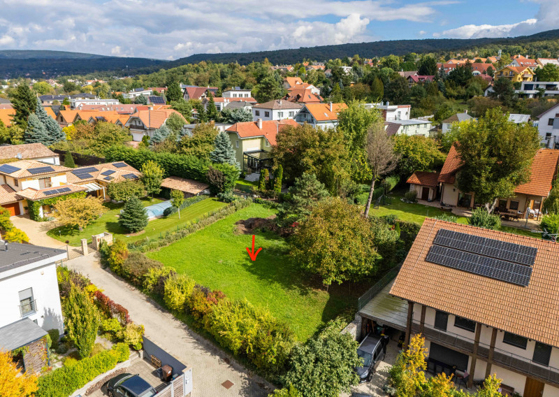 PREDANÉ, STAVEBNÝ POZEMOK 683m2 v tichej časti ZB.