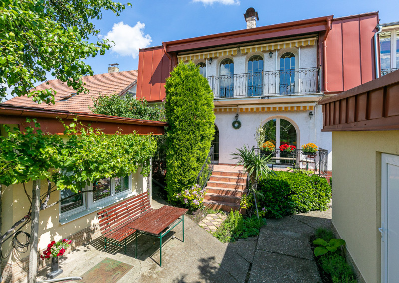 6 izb.rodinný dom,pozemok 837m2,letná kuchyňa v TOP lokalite.