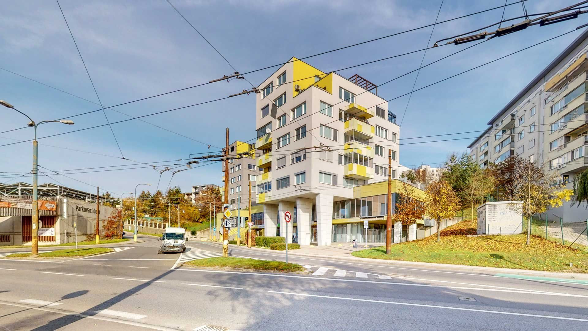 Komerčný priestor KRAMÁRE-ul.STROMOVÁ 183m2 s mnohofunkčným využitím v polyf.dome.