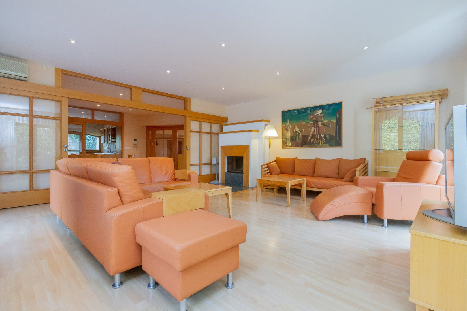 PREDANÉ-rodinný dom s veľkorysým pozemkom s krásnou záhradou,bazénom-Svätý Jur