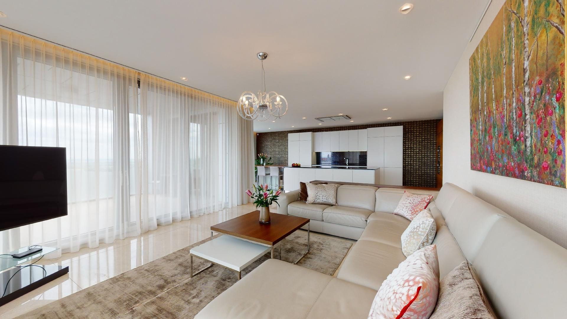 Prenajaté: BONAPARTE -HRADNÝ VRCH, 3 izb.byt 158 m2 + terasa 18 m2 + parking.