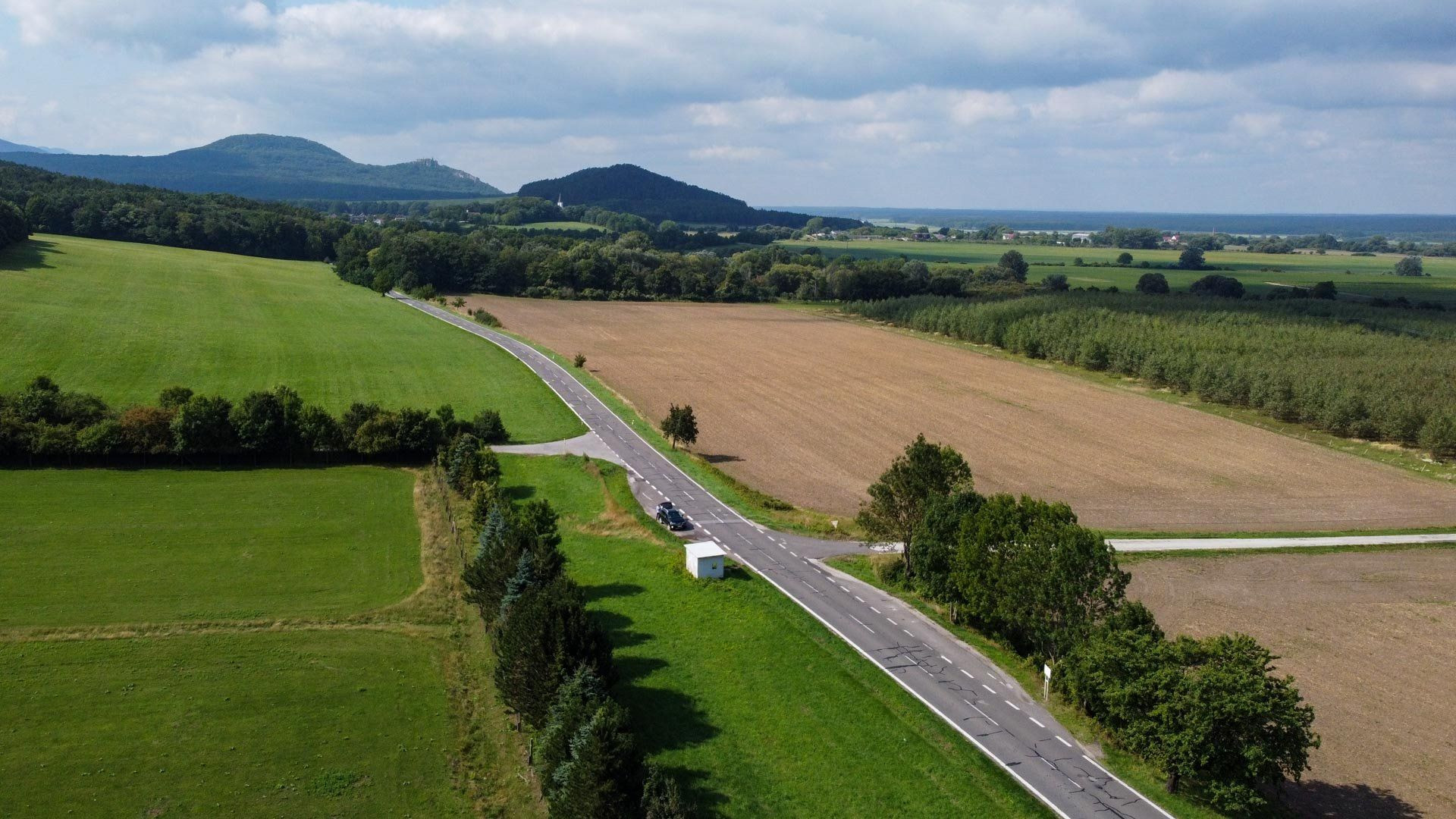 Predaj - rovinatý pozemok, pravidelný tvar 44 773 m2 na Záhori, obec Plavecký Mikuláš.