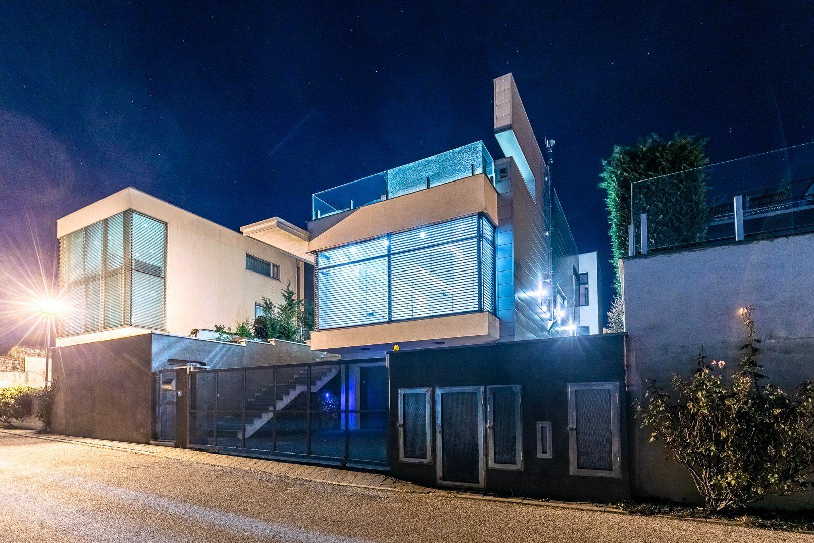 Exkluzívna vila v TOP lokalite KOLIBA - VINOHRADY s panoramatickým výhľadom.