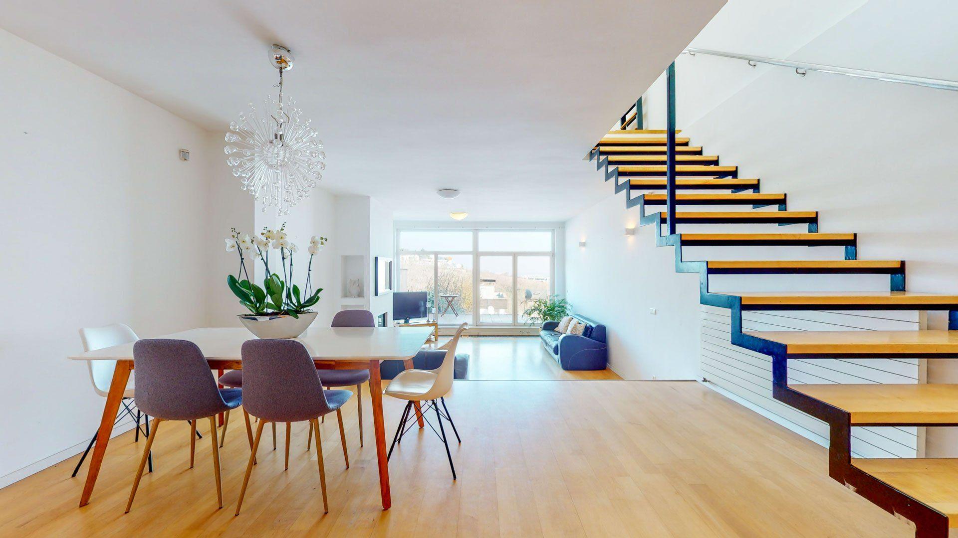 PREDANÉ- 5 izb.rodinný dom v TOP lokalite KOLIBA s panoramatickým výhľadom na mesto a zeleň, sauna,krb,garáž.