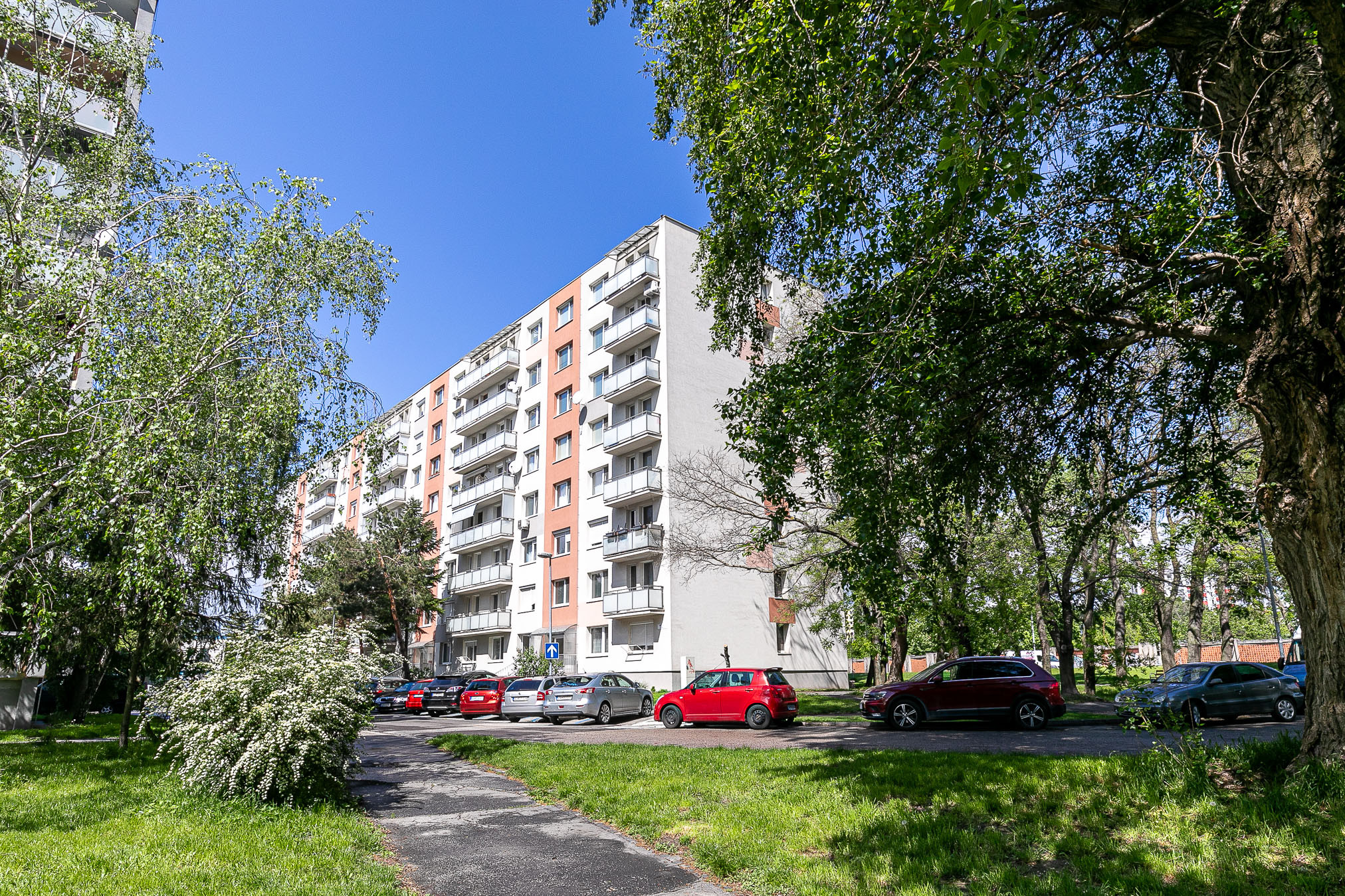 PREDANÉ -VILOVÁ ul.82 m2-3 izb.byt v TOP časti Petržalky.