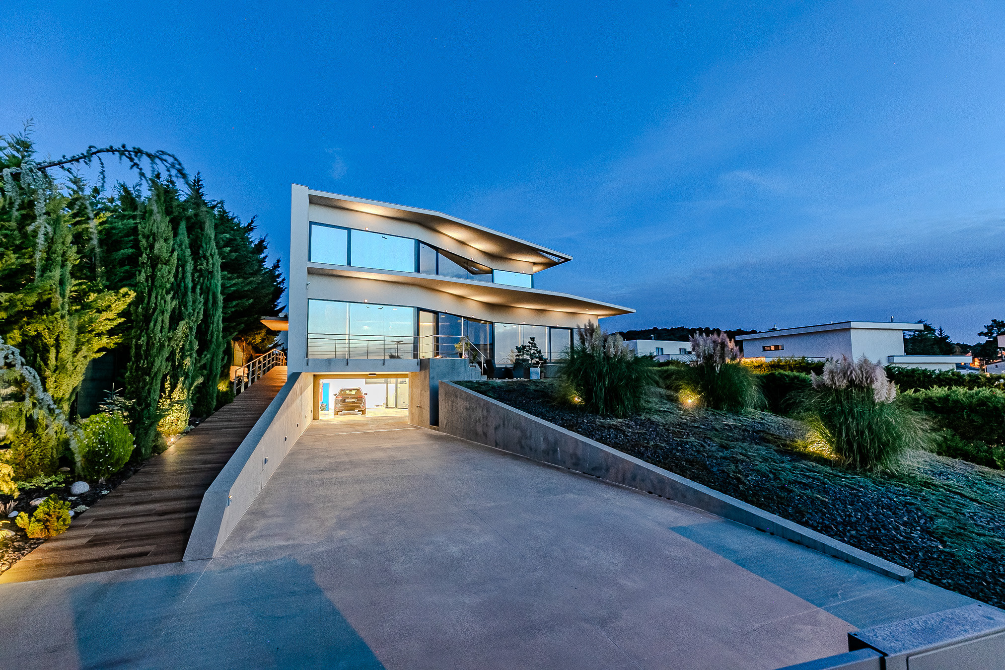 Výnimočná vila ZÁHORSKÉ SADY s bazénom, pozemok 1157 m2.