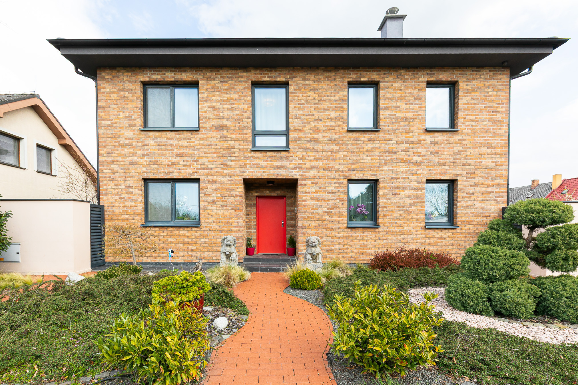 PRAKTICKÝ 5izb-rod.dom s bazénom v obľúbenej časti Malaciek.