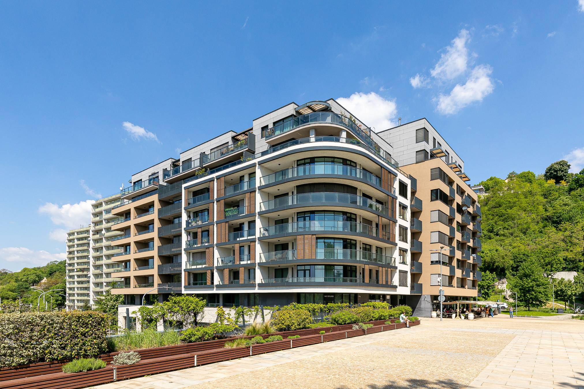 PRENAJATÉ - ZUCKERMANDEL-3 izb.byt 100m2 + loggia, parking.