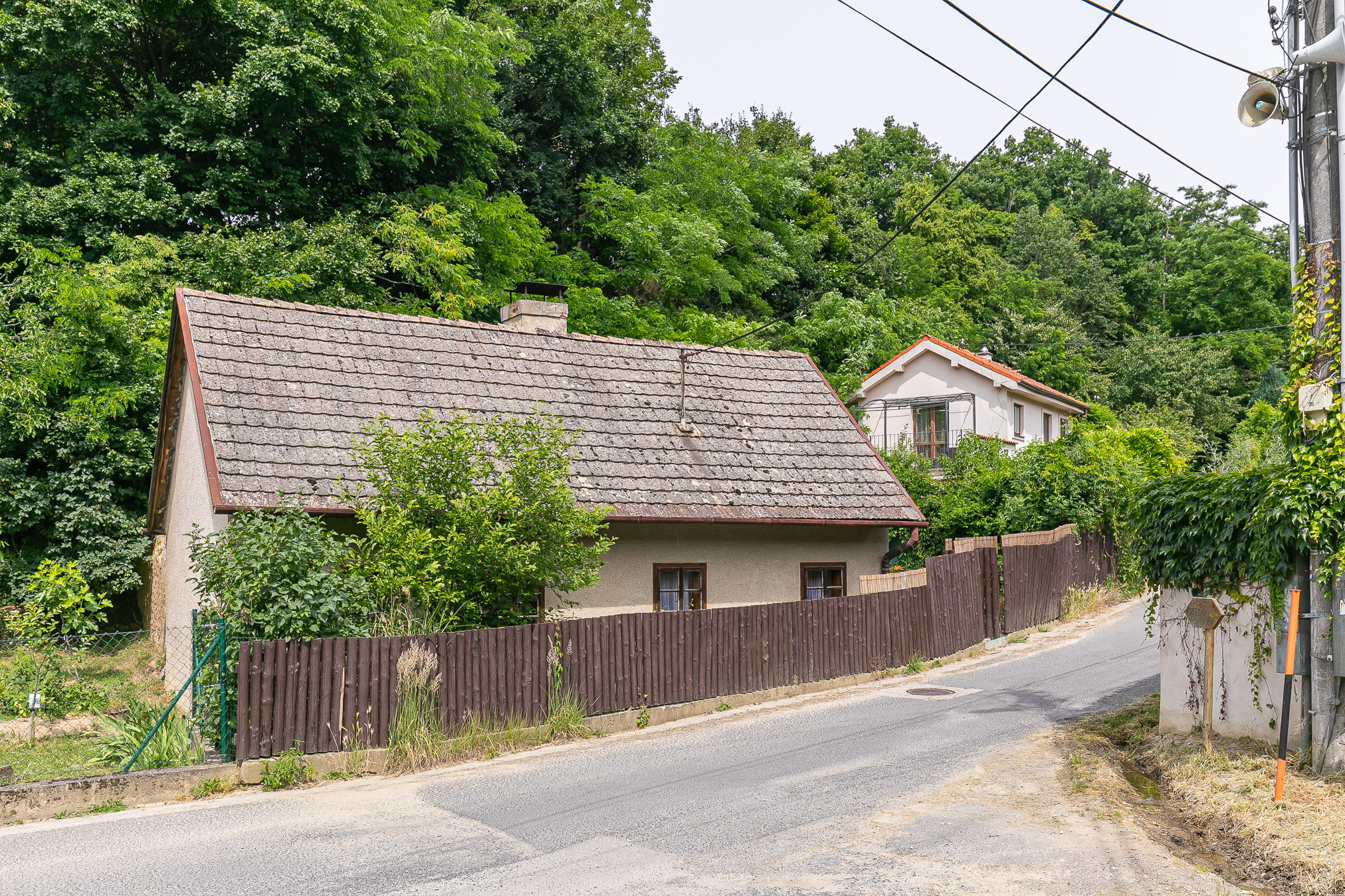 REZERVOVANÉ-rod.dom v tesnej blízkosti lesa-BORINKA.