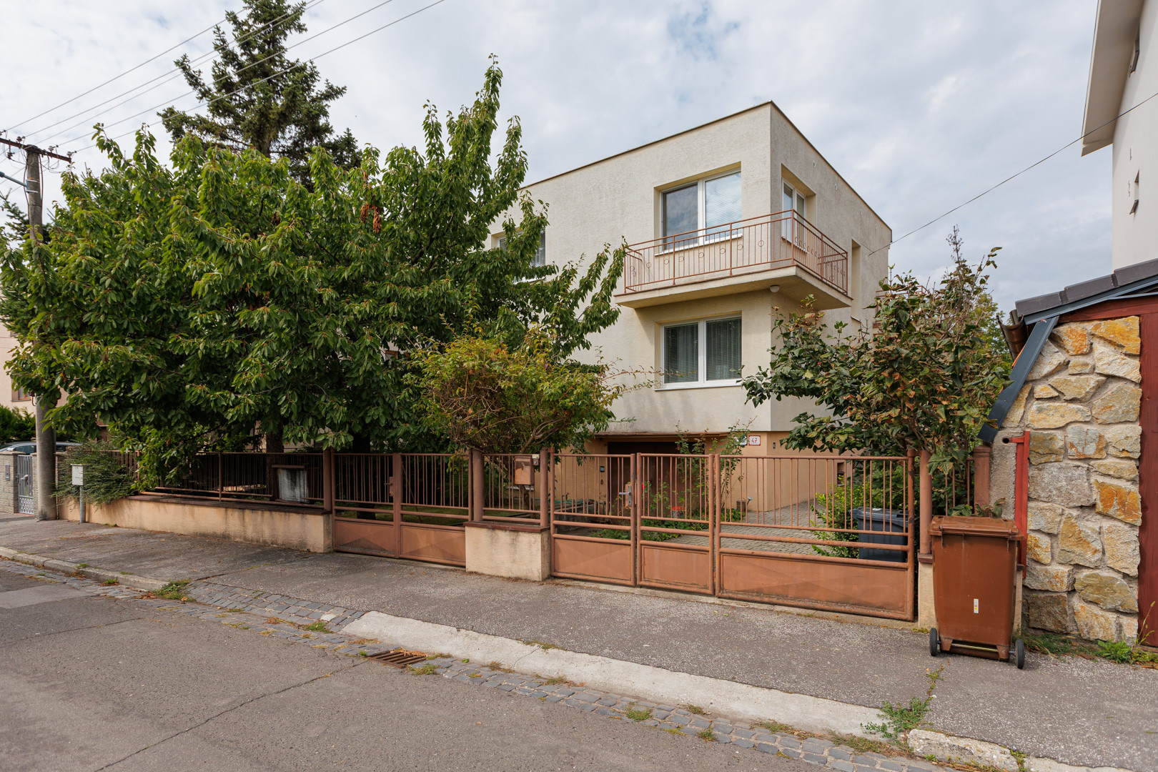 Pokojné bývanie vo Vajnoroch so záhradou