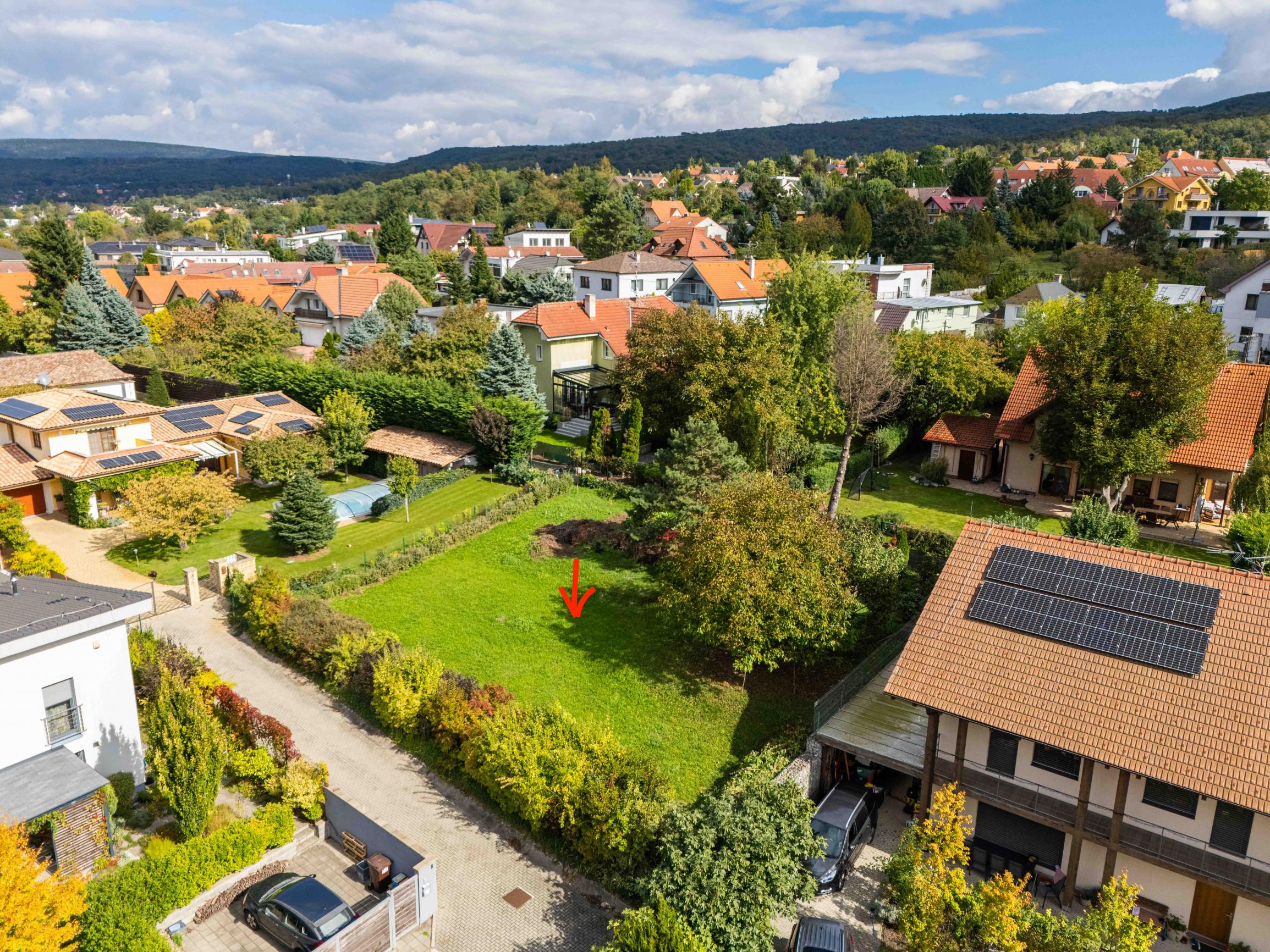 PREDANÉ, STAVEBNÝ POZEMOK 683m2 v tichej časti ZB.