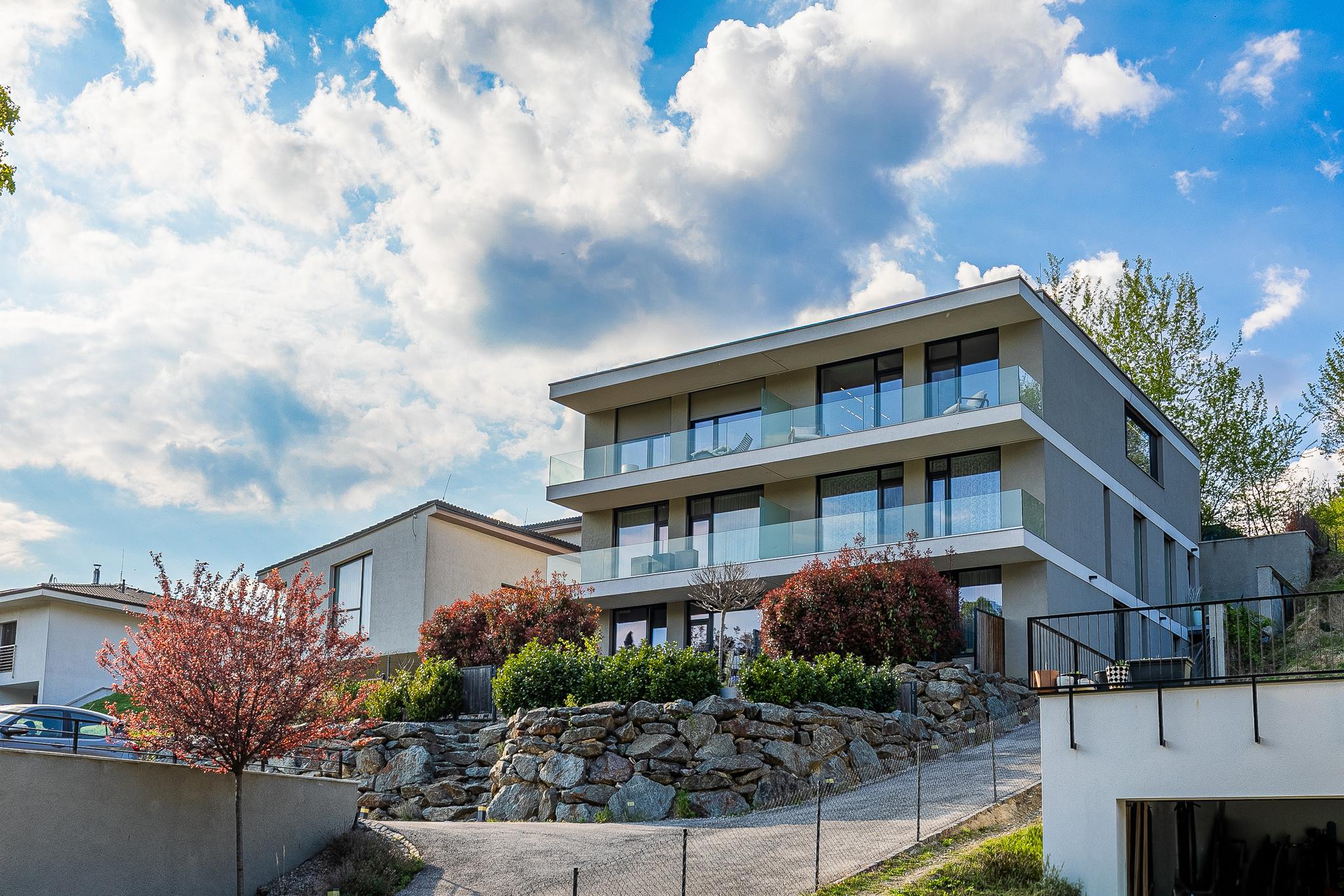 NOVOSTAVBA-5 izb.mezonet 165 m2,kompletne zariadený+ZÁHRADKA.